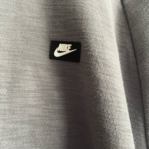 Nike zip up jacket size L - Picture 2 of 3